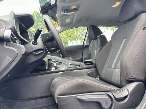 Used 2025 Hyundai Elantra SE FWD image 16