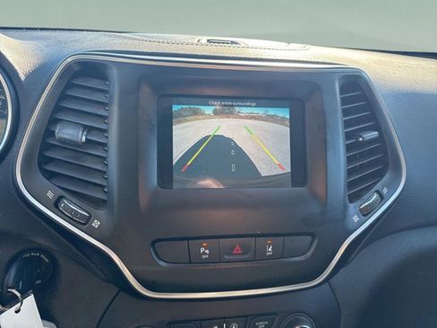 Used 2021 Jeep Cherokee Latitude w/ Safety Group image 18