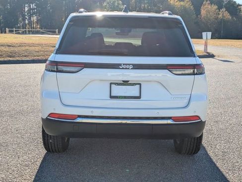 New 2025 Jeep Grand Cherokee Laredo RWD image 8