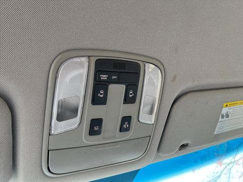 Used 2016 Kia Sedona LX w/ LX Convenience Package FWD image 22