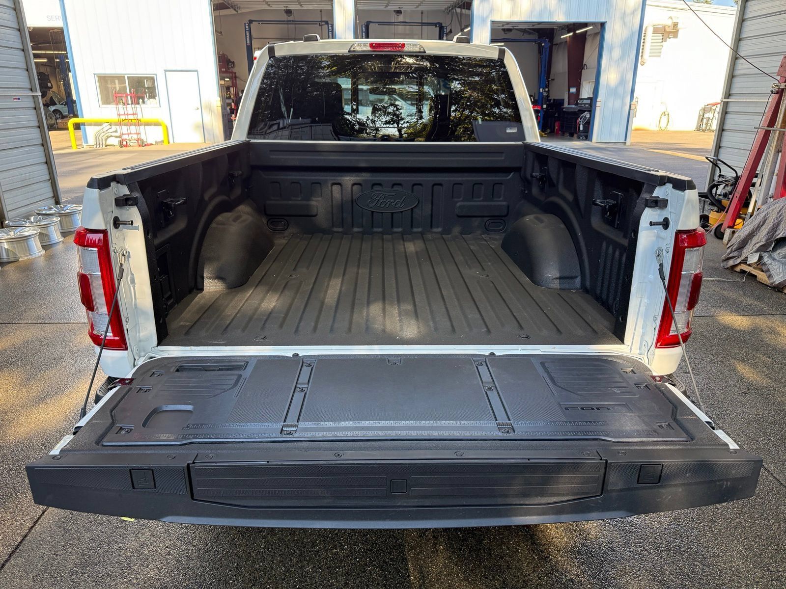 Used 2023 Ford F150 Platinum w/ FX4 Off-Road Package AWD/4WD image 7
