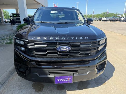 Used 2025 Ford Expedition Active image 3