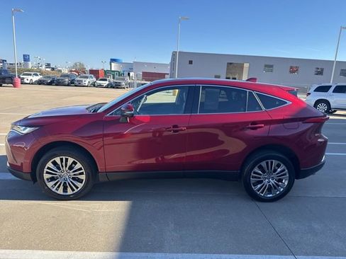 Certified 2024 Toyota Venza Limited image 5