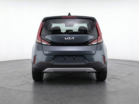 Used 2025 Kia Soul LX w/ LX Technology Package FWD image 7