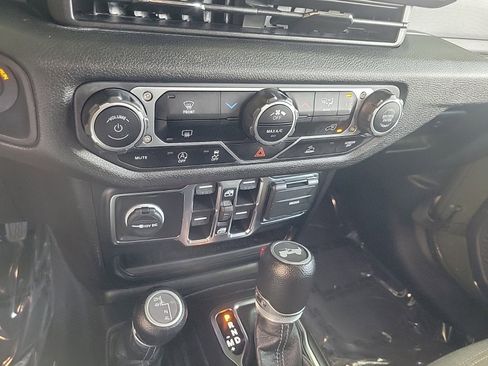 Used 2024 Jeep Wrangler Sport S image 22