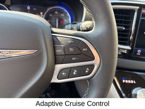 Used 2024 Chrysler Pacifica Touring-L FWD image 29