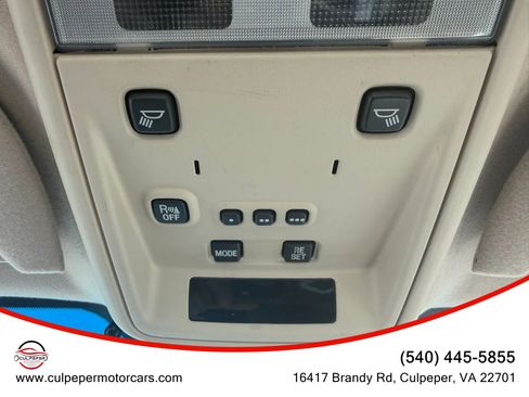 Used 2004 Lincoln Town Car Signature RWD image 22