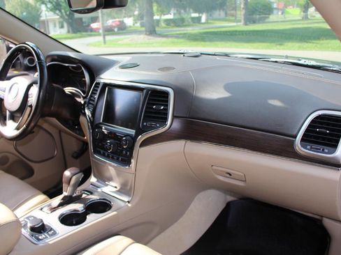Used 2017 Jeep Grand Cherokee Overland image 42