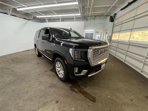 Used 2022 GMC Yukon XL Denali image 8