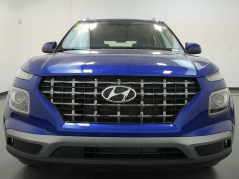 New 2025 Hyundai Venue Limited image 3