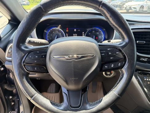 Used 2019 Chrysler Pacifica Touring-L w/ Advanced Safetytec Group FWD image 9