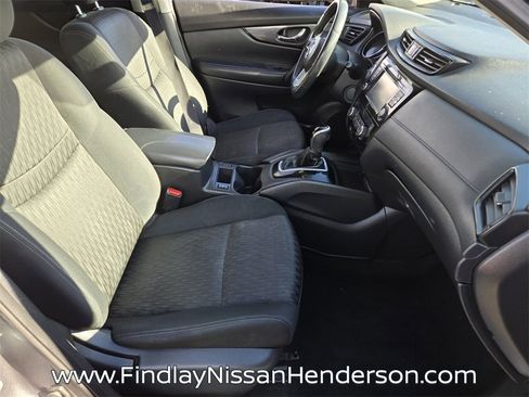 Used 2017 Nissan Rogue SV w/ SV Premium Package image 16