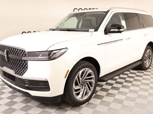 New 2026 Lincoln Navigator Premiere AWD/4WD image 11