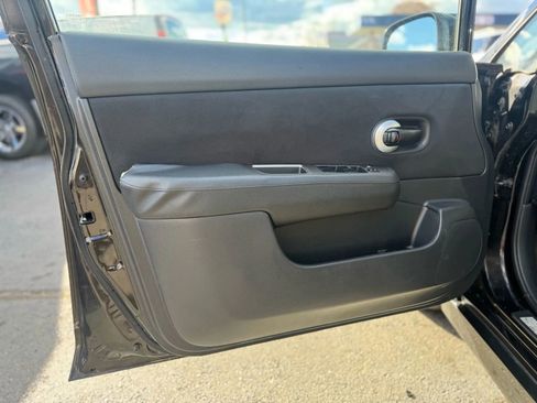 Used 2011 Nissan Versa Hatchback w/ Premium Pkg FWD image 7