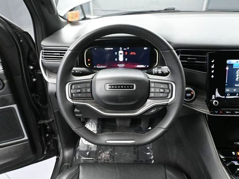 Used 2024 Jeep Wagoneer Series II w/ Flexible Seating Group AWD/4WD image 28