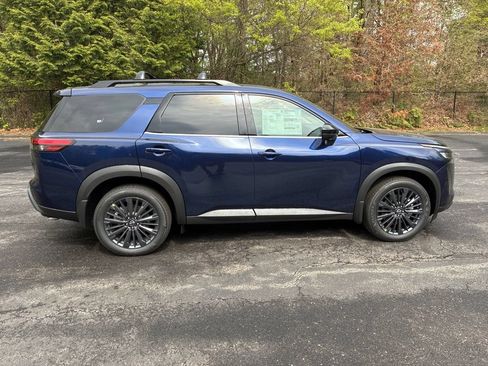 New 2026 Nissan Pathfinder SL w/ SL Premium Package AWD/4WD image 8