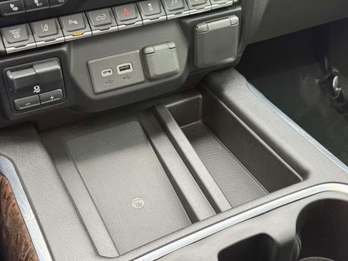 Used 2022 GMC Sierra 2500 Denali w/ Denali Black Diamond Edition image 33