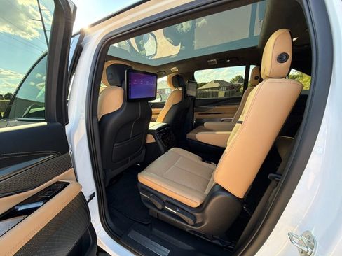 Used 2025 Cadillac Escalade IQ Sport 2 AWD/4WD image 33