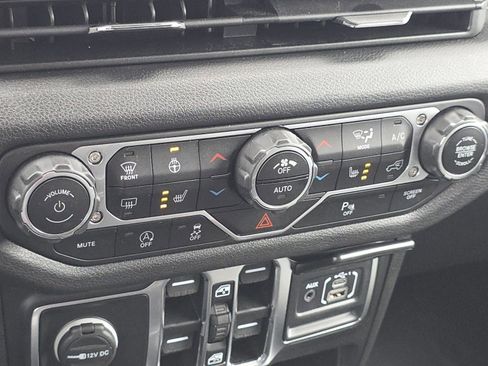 Used 2024 Jeep Wrangler Sport S image 5