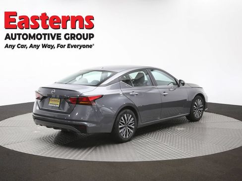 Used 2025 Nissan Altima 2.5 SV FWD image 40