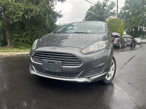 Used 2016 Ford Fiesta SE FWD image 2