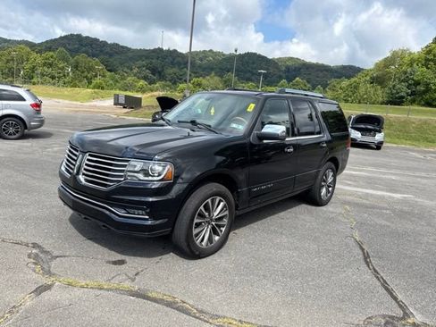 Used 2017 Lincoln Navigator Select AWD/4WD image 4