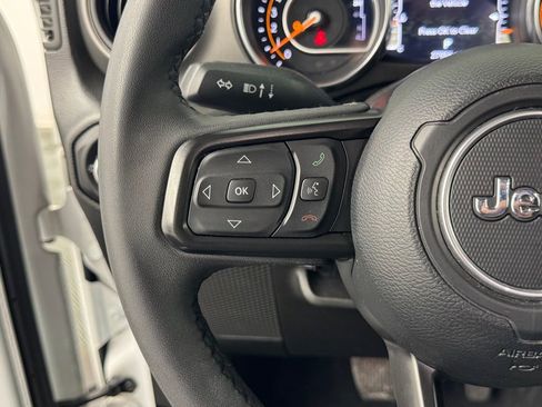 Used 2023 Jeep Gladiator Willys image 29