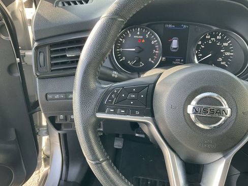 Used 2019 Nissan Rogue SV image 19