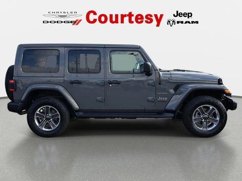 Used 2020 Jeep Wrangler Unlimited Sahara image 4