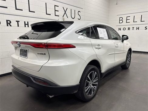 Used 2021 Toyota Venza LE image 3