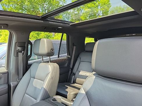 Used 2022 Chevrolet Tahoe LT w/ Luxury Package AWD/4WD image 40
