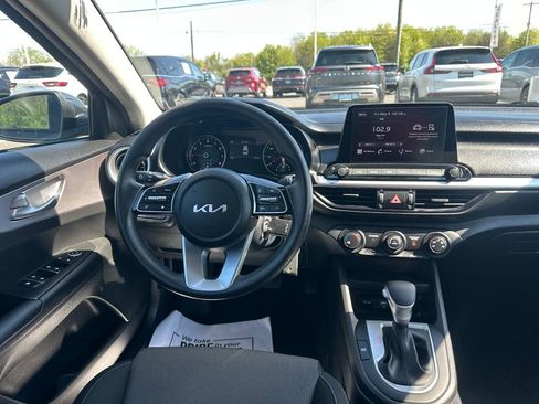 Used 2024 Kia Forte LXS w/ LXS Technology Package FWD image 17