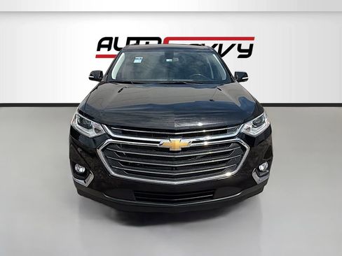 Used 2020 Chevrolet Traverse LT image 2