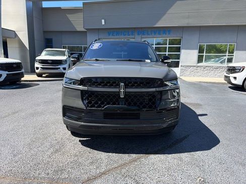 Used 2025 Lincoln Navigator Black Label image 3