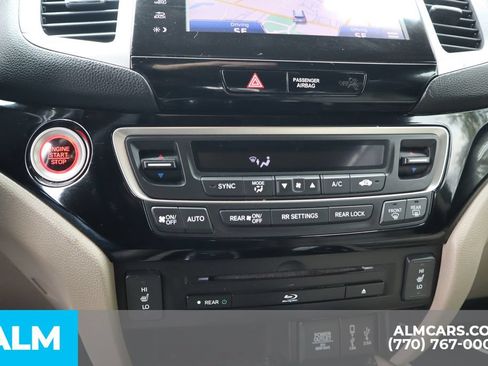 Used 2018 Honda Pilot Touring image 35