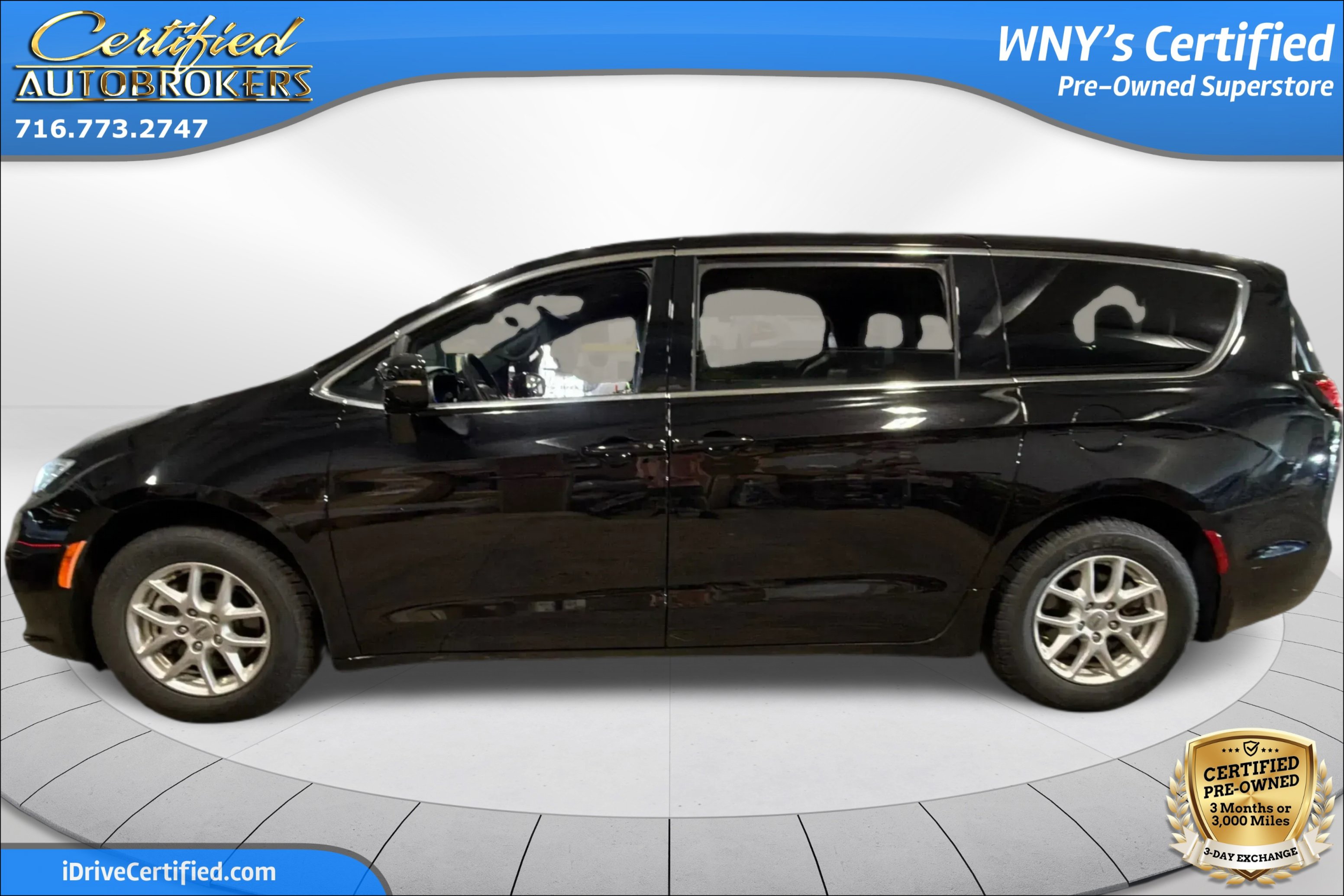 Used 2025 Chrysler Pacifica Select FWD image 9