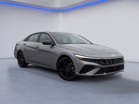 New 2026 Hyundai Elantra SEL Sport Premium FWD image 2