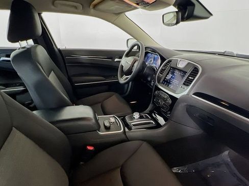 Used 2023 Chrysler 300 Touring w/ Safetytec Plus Group image 10