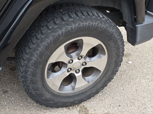 Used 2018 Jeep Wrangler Unlimited Sahara image 10