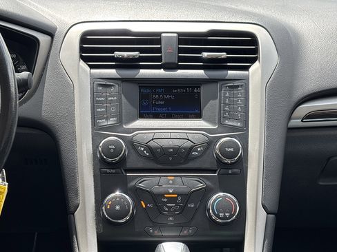 Used 2013 Ford Fusion SE FWD image 28