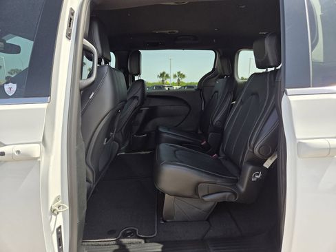 New 2026 Chrysler Pacifica Select FWD image 14