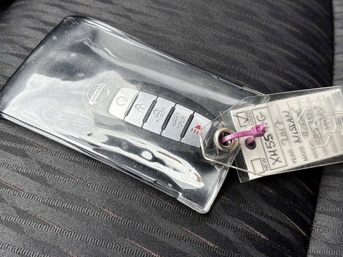 Used 2017 Nissan Rogue SV w/ SV Premium Package image 37