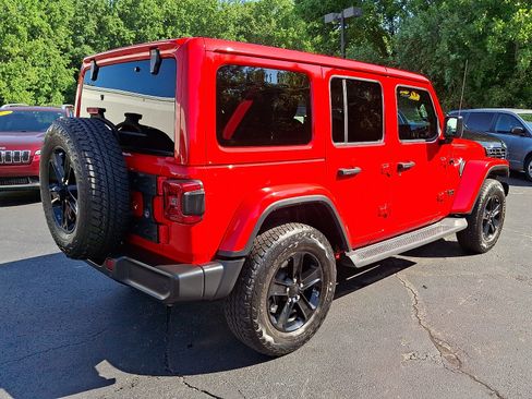 Used 2022 Jeep Wrangler Unlimited Sahara AWD/4WD image 6