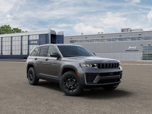New 2026 Jeep Grand Cherokee Altitude image 3