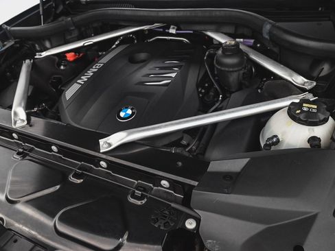 Used 2023 BMW X7 xDrive40i w/ M Sport Package image 39