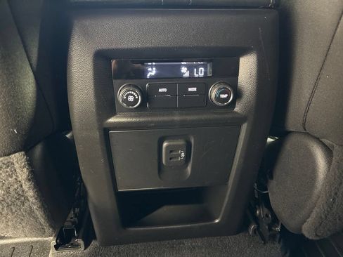 Used 2023 Chevrolet Traverse LT AWD/4WD image 31