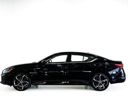 Used 2024 Nissan Altima 2.5 SR FWD image 5