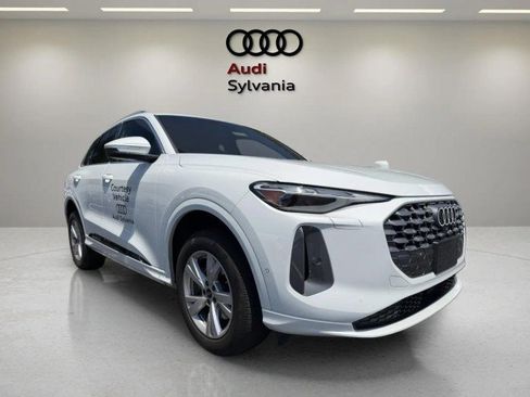 Certified 2025 Audi Q5 Premium w/ Convenience Package AWD/4WD image 1
