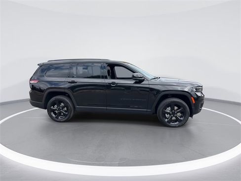 New 2025 Jeep Grand Cherokee L Altitude image 9