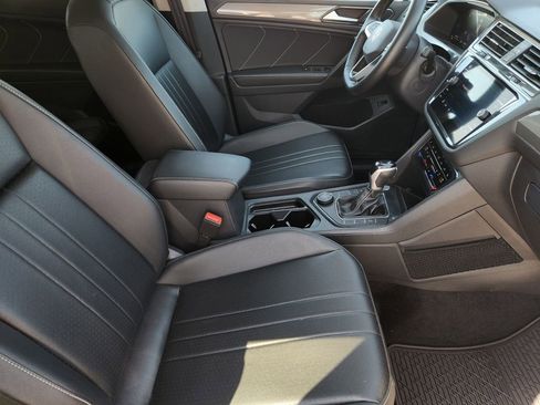 Used 2024 Volkswagen Tiguan SE AWD/4WD image 10